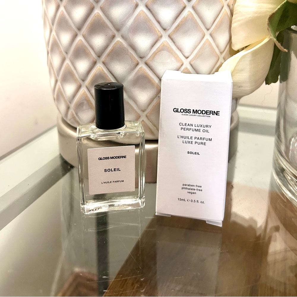 Clean Luxury Roll-On Perfume Oil, 15ml. Gloss Moderne